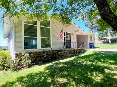 232 Robin Trl, Lead Hill, AR 72644