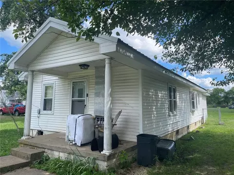 103 W 8th St, Green Forest, AR 72638
