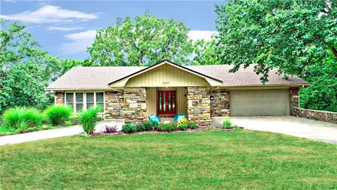 2517 N Karyn Ave, Fayetteville, AR 72703