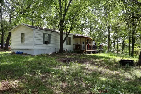16447 Hook Dr, Siloam Springs, AR 72761