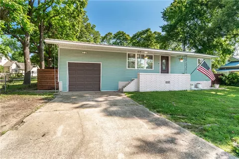 202 Cedarvale Rd, Berryville, AR 72616