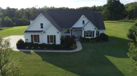 1189 Trail Bluff Dr, Fayetteville, AR 72703