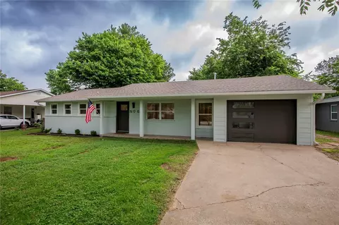 6 Poplar St, Fayetteville, AR 72703