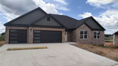 4942 Cowboy St, Springdale, AR 72764