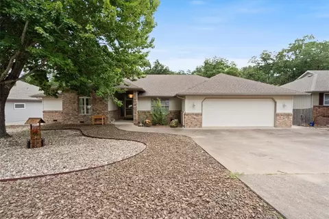 16 Thirsk Ln, Bella Vista, AR 72714