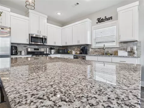 Kitchen - 4571 Hamlet St, Springdale, AR 72764 photo 4 of 5