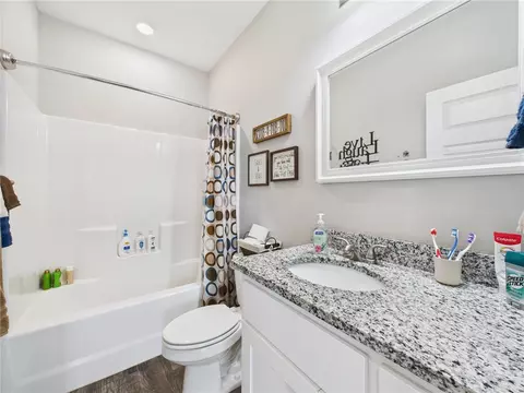 Bath - 4571 Hamlet St, Springdale, AR 72764 photo 4 of 4