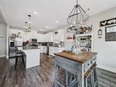 Kitchen - 4571 Hamlet St, Springdale, AR 72764 photo 1 of 5