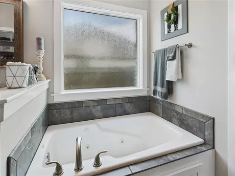 Bath - 4571 Hamlet St, Springdale, AR 72764 photo 3 of 4