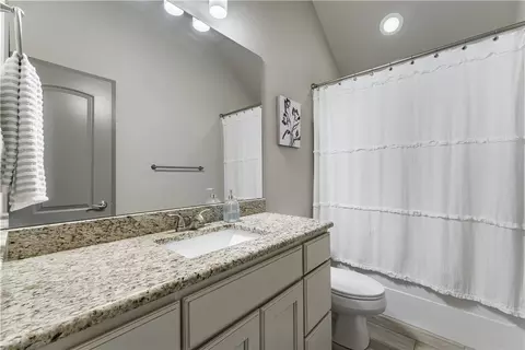 Bath - 950 Sunset Ln, Centerton, AR 72719 photo 2 of 2