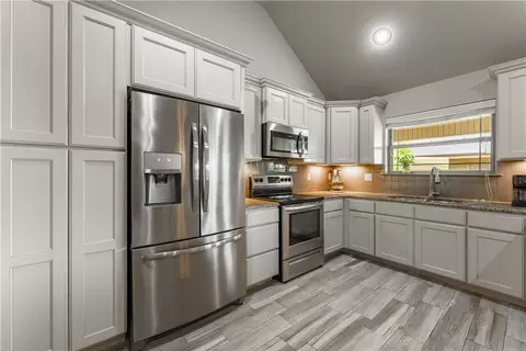 Kitchen - 950 Sunset Ln, Centerton, AR 72719 photo 3 of 4