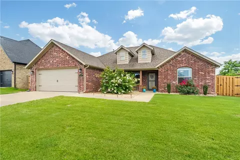Exterior - 950 Sunset Ln, Centerton, AR 72719 photo 2 of 5