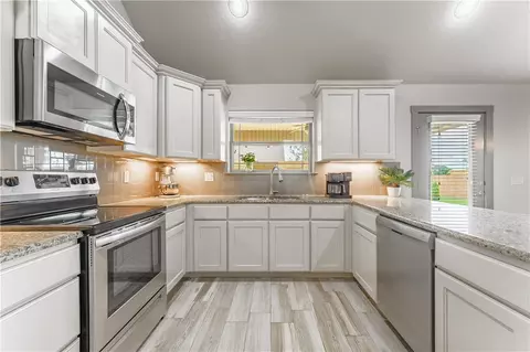Kitchen - 950 Sunset Ln, Centerton, AR 72719 photo 4 of 4
