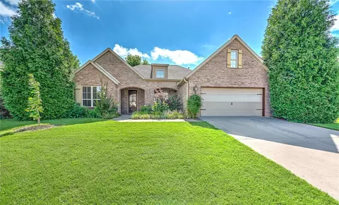 6403 S 36th St, Rogers, AR 72758