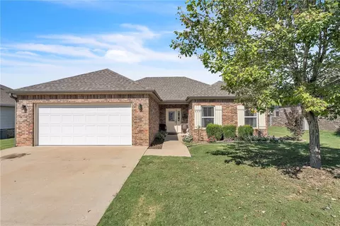 605 Teri Dr, Siloam Springs, AR 72761