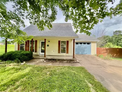 701 Tharp Ave, Green Forest, AR 72638