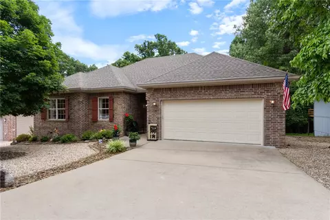 18 Yarmouth Dr, Bella Vista, AR 72715