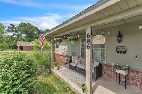 686 Limekiln Rd, Gravette, AR 72736