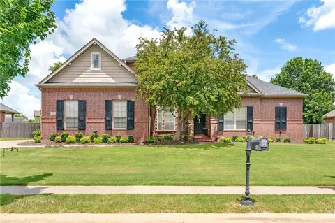 5624 Sombreado Rd, Fayetteville, AR 72703