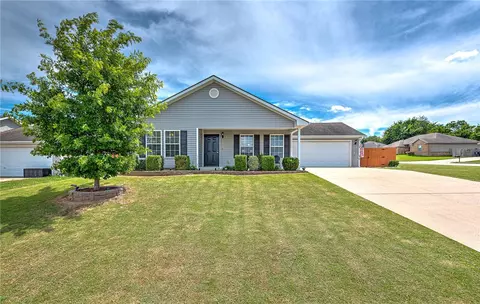 1211 Colonel Hawthorne Dr, Prairie Grove, AR 72753