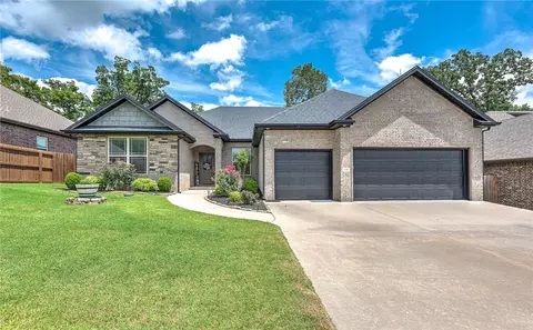 1208 Hickory St, Cave Springs, AR 72718