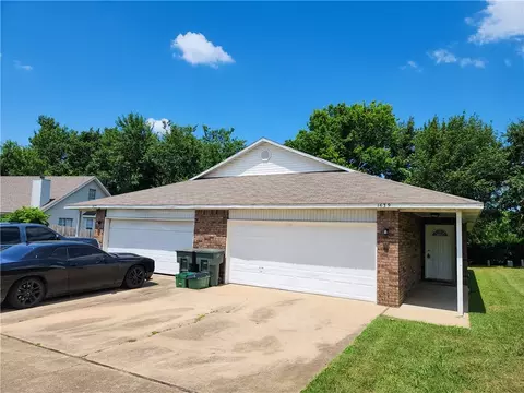1637 N 1639 N Saddlehorn Ave, Fayetteville, AR 72703