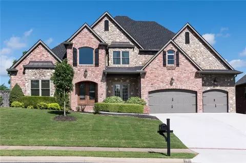 1611 NE Chapel Hill Dr, Bentonville, AR 72712
