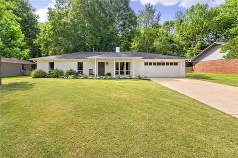 3247 Warwick Dr, Fayetteville, AR 72703