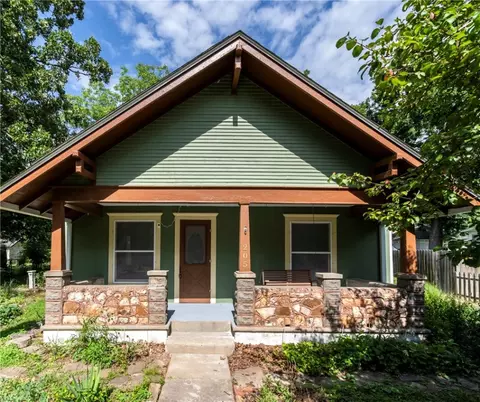205 Otis Ave, Gentry, AR 72734