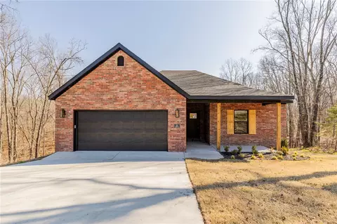 8 Epping Dr, Bella Vista, AR 72714
