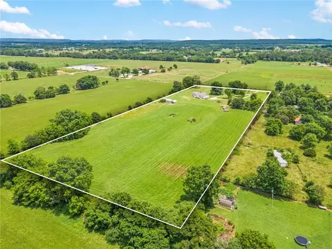 15321 Guthrie Rd, Pea Ridge, AR 72751