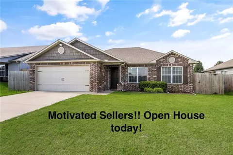 1571 Edinburgh Dr, Centerton, AR 72719