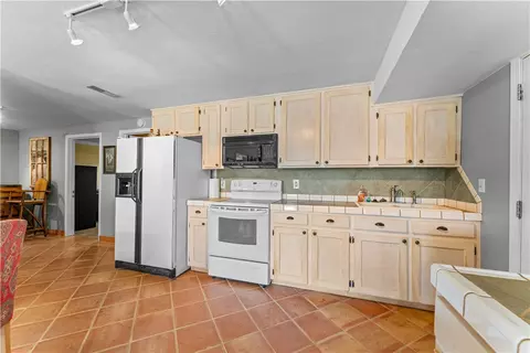 Kitchen - 3128 Silver Valley Rd, Harrison, AR 72601 photo 5 of 6