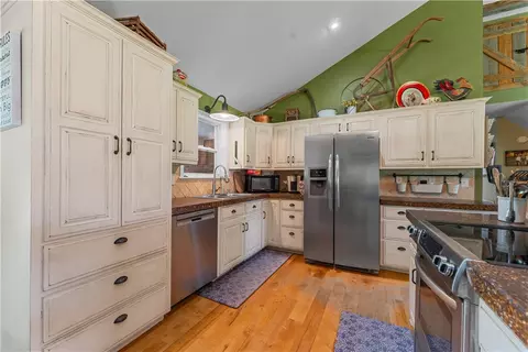 Kitchen - 3128 Silver Valley Rd, Harrison, AR 72601 photo 2 of 6