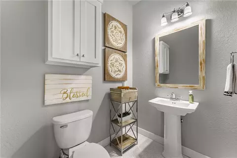 Bath - 100 W Lakeview Dr, Springdale, AR 72764 photo 3 of 5