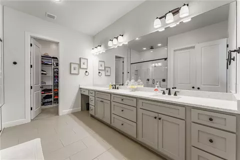 Bath - 100 W Lakeview Dr, Springdale, AR 72764 photo 1 of 5