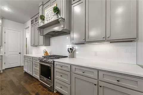 Kitchen - 100 W Lakeview Dr, Springdale, AR 72764 photo 7 of 7