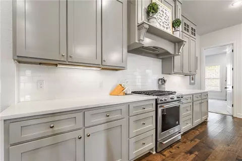 Kitchen - 100 W Lakeview Dr, Springdale, AR 72764 photo 4 of 7