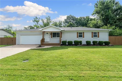 1305 SE D St, Bentonville, AR 72712
