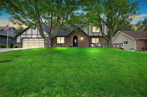 3502 Hackberry Ln, Joplin, MO 64801