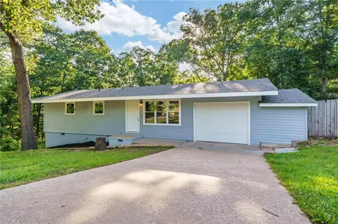 2 Rochdale Dr, Bella Vista, AR 72714