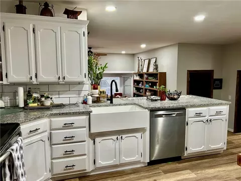 Kitchen - 3383 Sr 164 E, Dover, AR 72837 photo 3 of 9