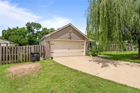 2302 12th Pl, Rogers, AR 72758 photo 2