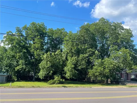 E Parkway Drive, Russellville, AR 72801