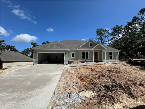 2 Grinstead Ln, Bella Vista, AR 72715