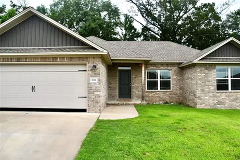 1621 8 St, Russellville, AR 72802