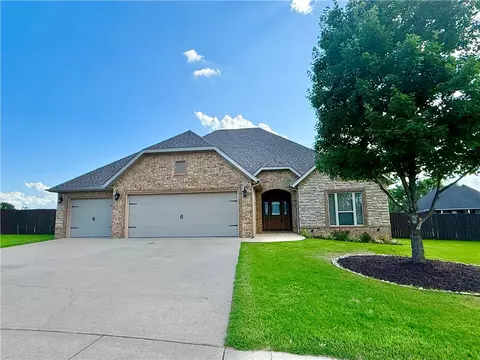 145 Rosemeade Dr, Farmington, AR 72730