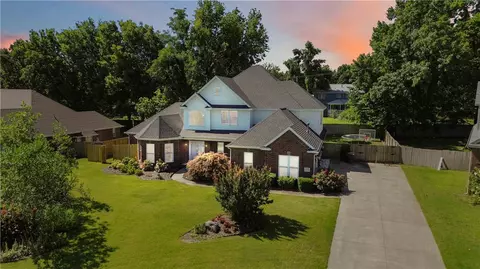 3759 E Caston Dr, Fayetteville, AR 72701