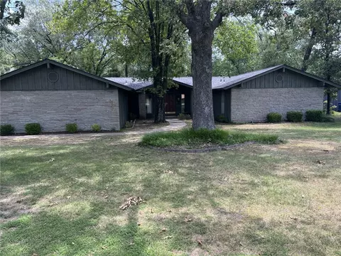 119 S Dogwood St, Siloam Springs, AR 72761