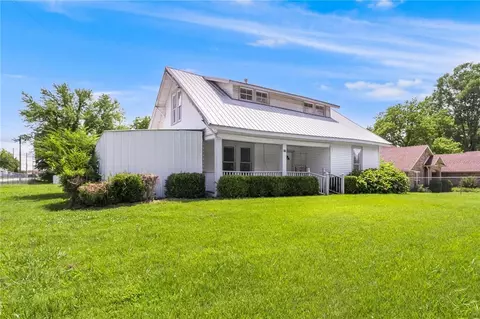 419 Cleveland St, Prairie Grove, AR 72753